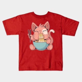 Cat eating ramen noodles Kids T-Shirt